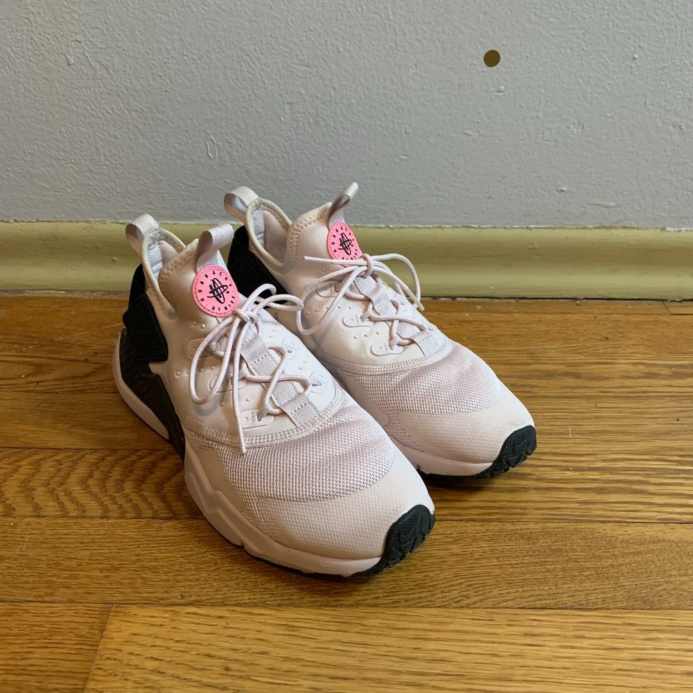 Nike Huarche Tennis Shoe